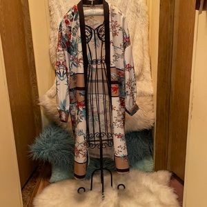 Beautiful kimono worn 2 x - Plus Size